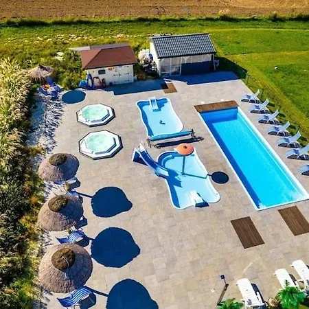 Comfortable Homes With A Pool Сasa de vacaciones