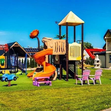 Vakantiehuis Comfortable Homes With A Pool Ustronie Morskie