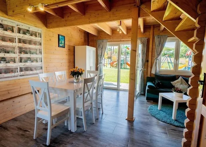 度假居 Comfortable Homes With A Pool