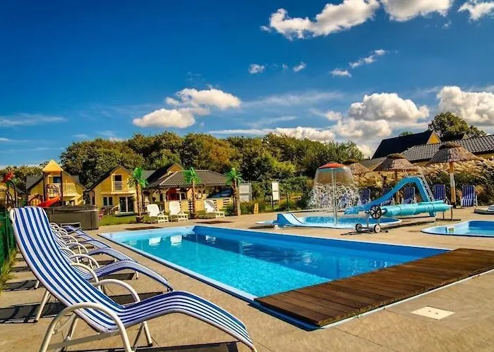 Comfortable Homes With A Pool 度假居 *