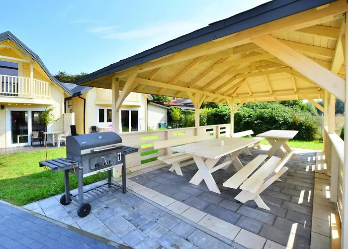 度假居 Comfortable Homes With A Pool 尤斯托尼莫斯基