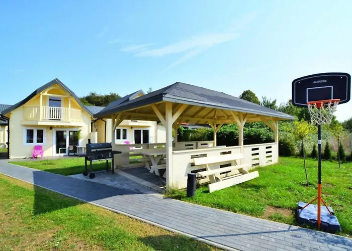 Comfortable Homes With A Pool 尤斯托尼莫斯基