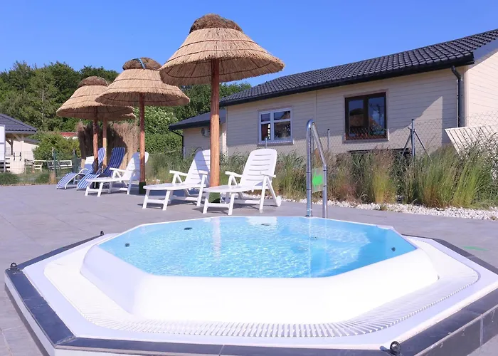 Comfortable Homes With A Pool 度假居 *